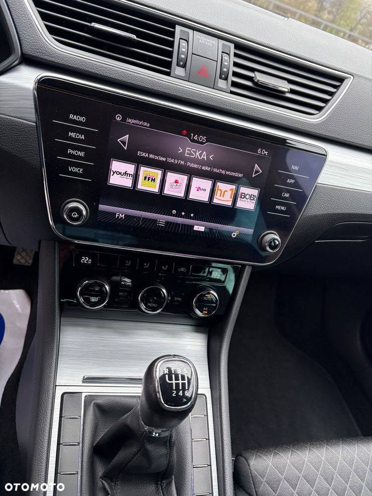 Skoda Superb 2.0 TDI Sportline - 22