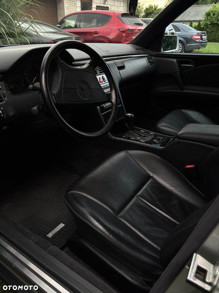 Mercedes-Benz Klasa E 320 T 4-Matic Avantgarde - 17