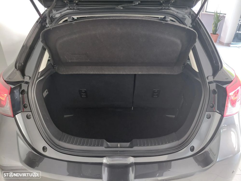 Mazda 2 1.5 Sky-G Evolve Navi - 38