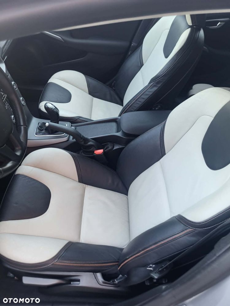 Volvo V40 Cross Country D2 Summum - 9