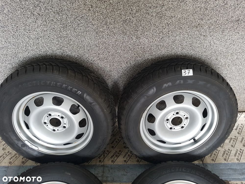 KOŁA ZIMA  DACIA DASTER 5X114,3  6,5JX16 215/65R16 - 4