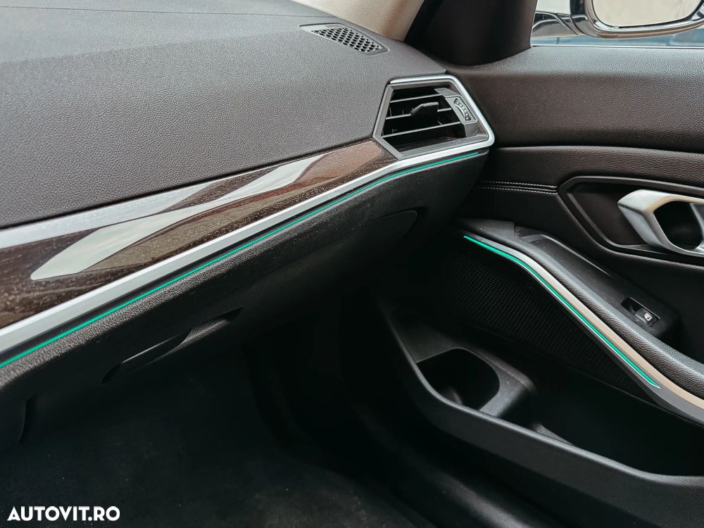 BMW Seria 3 320i AT - 12