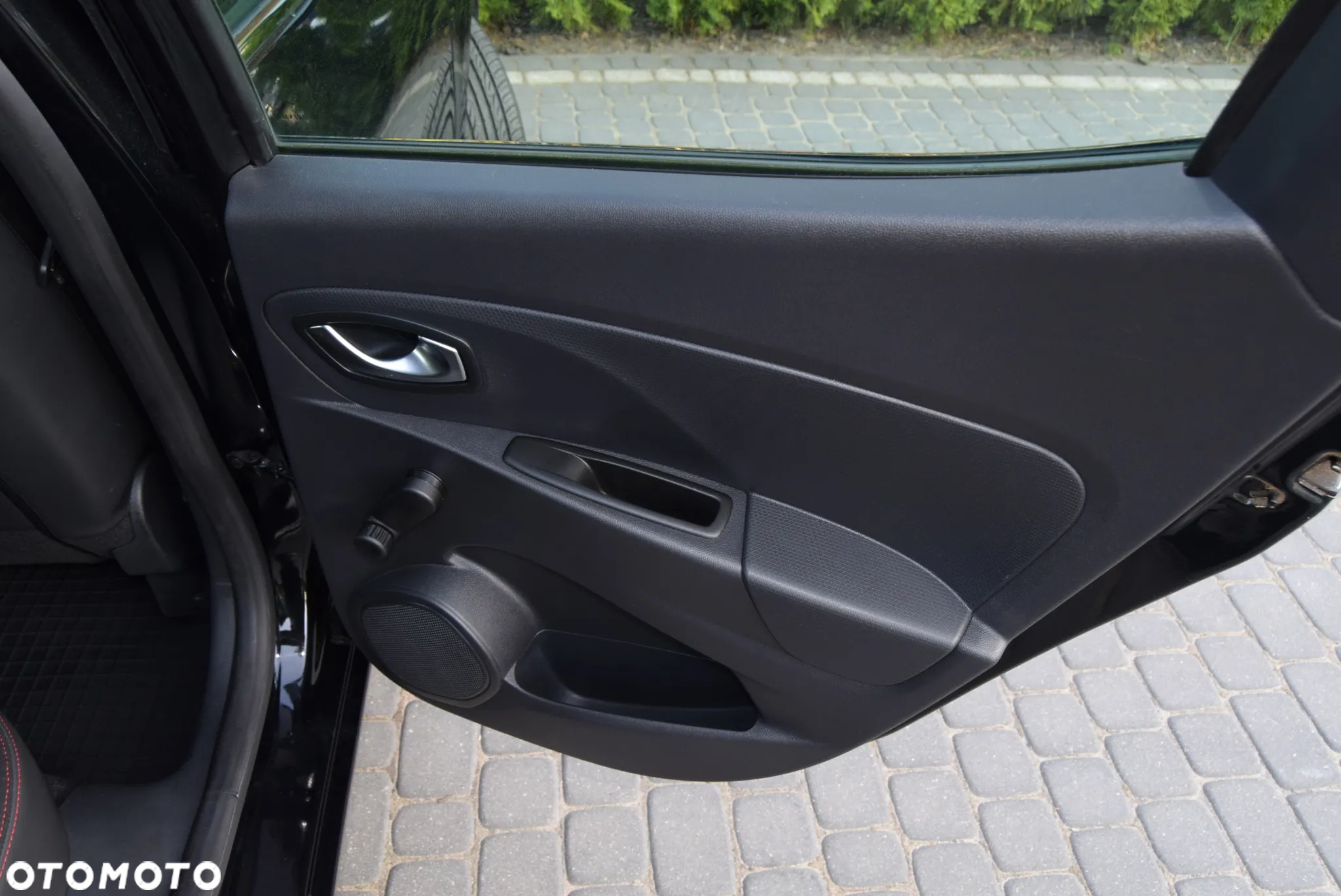 Renault Clio 1.2 16V 75 Life - 23