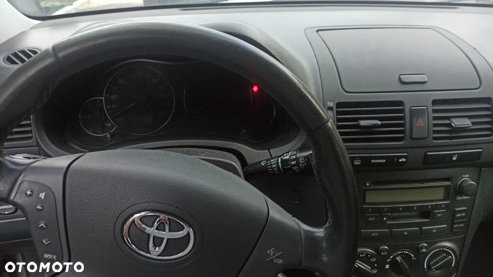 Toyota Avensis 2004 photo 5