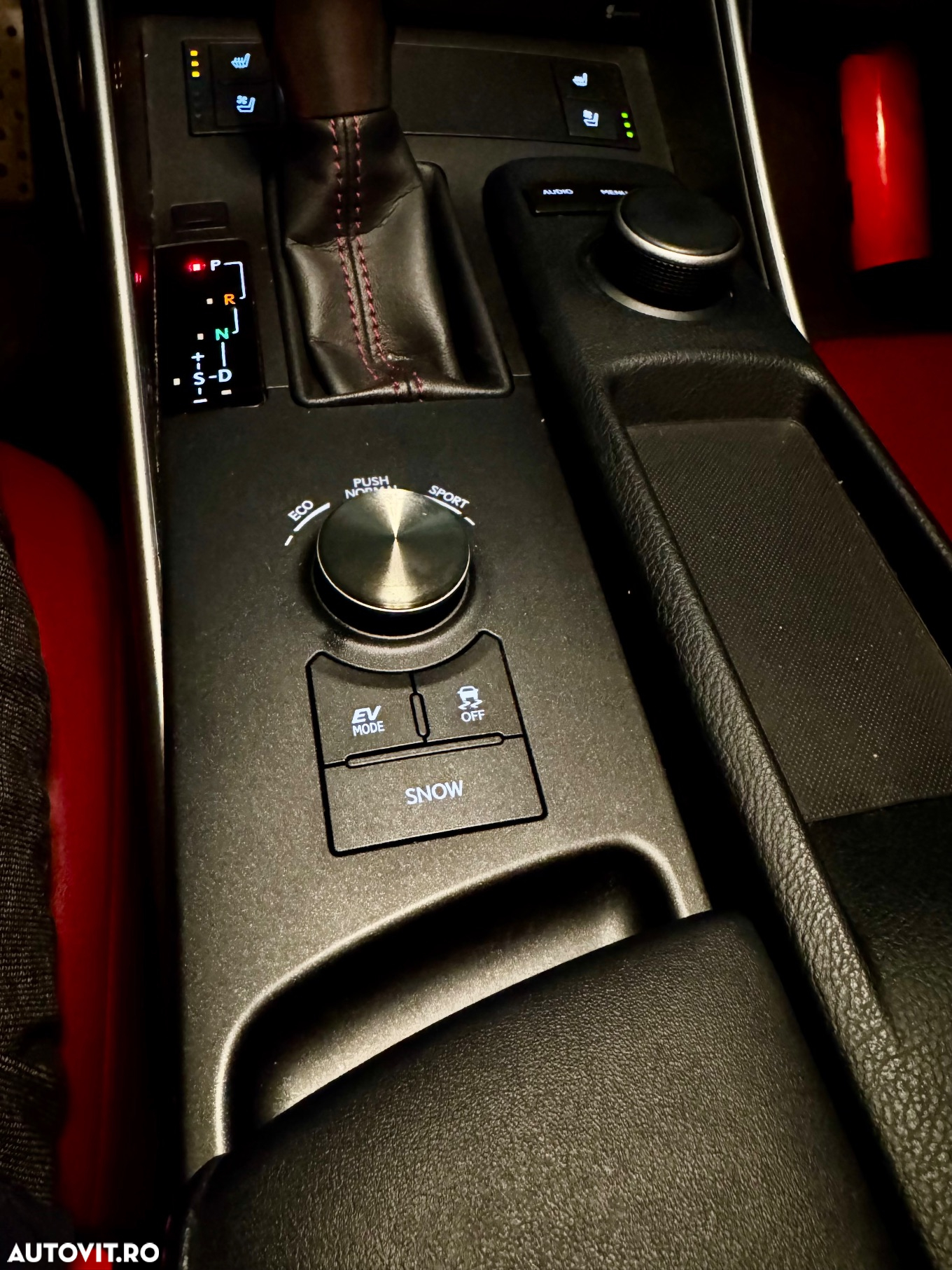Lexus Seria IS 300h Aut. F Sport - 26