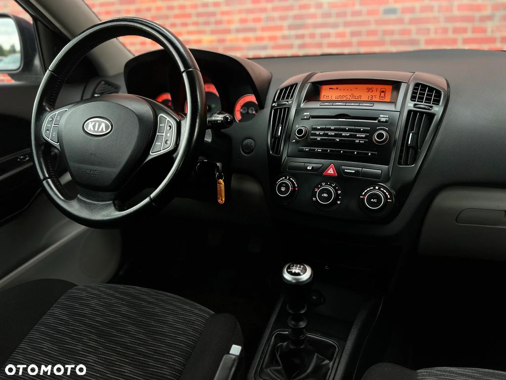 Kia Ceed - 7