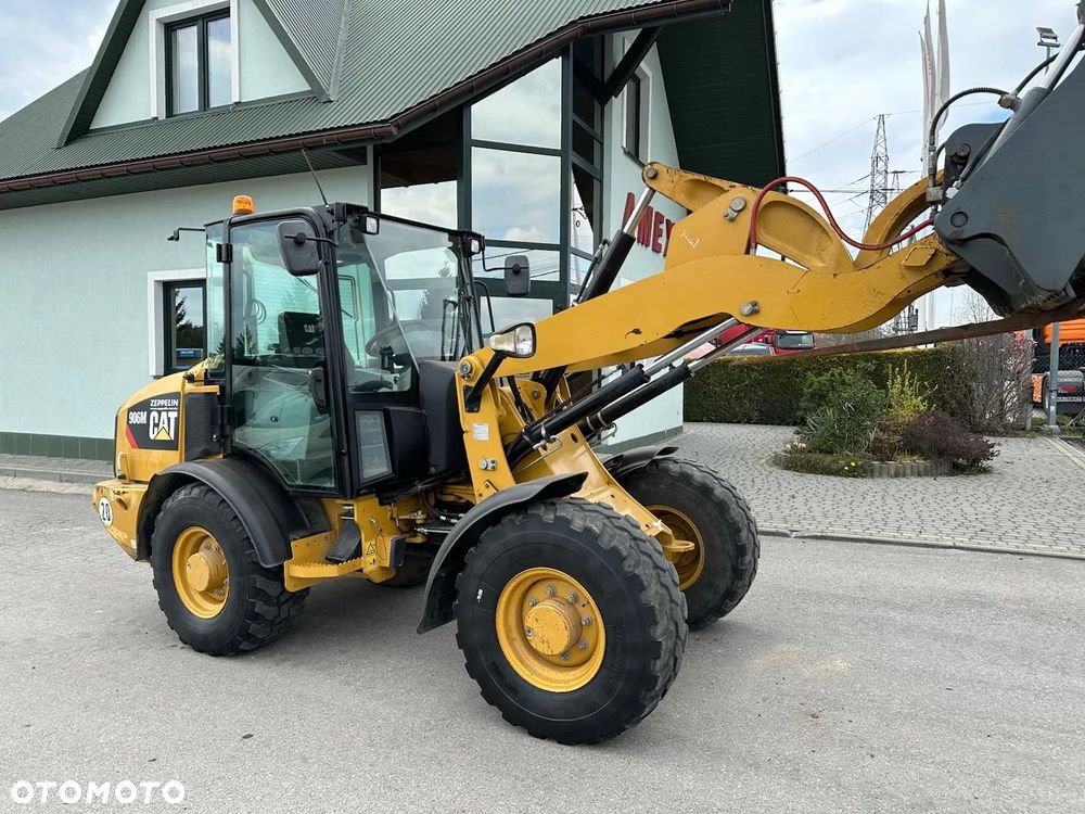 Caterpillar 906M