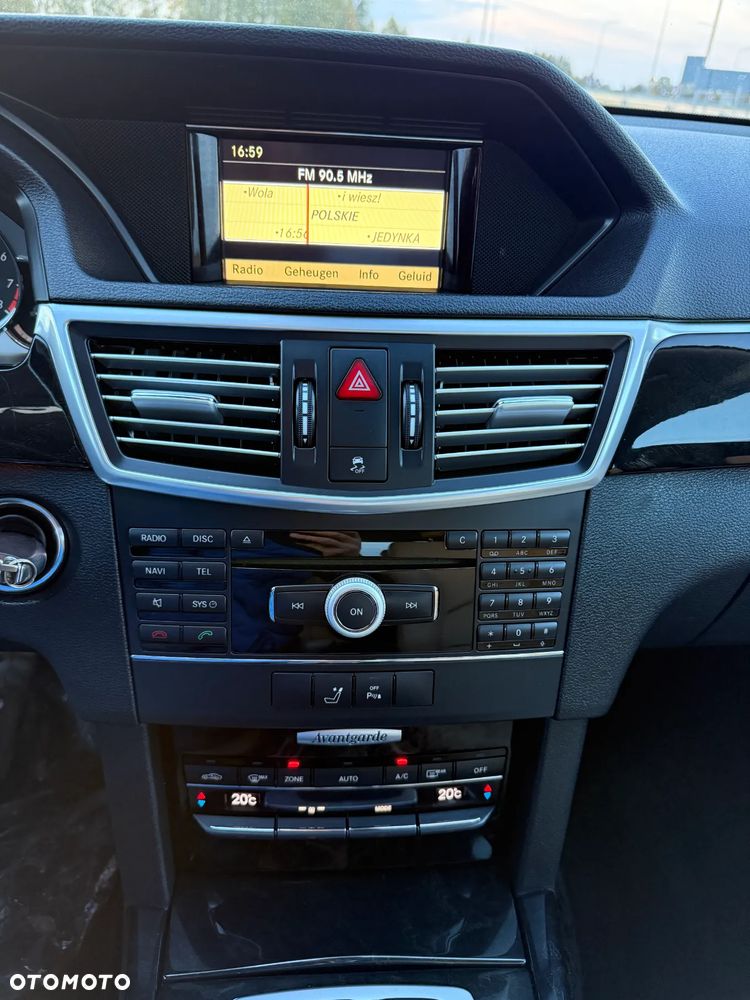 Mercedes-Benz Klasa E 250 T BlueEFFICIENCY 7G-TRONIC Avantgarde - 17