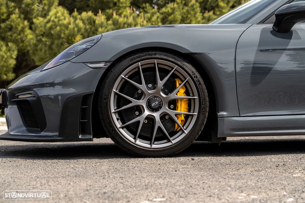 Porsche 718 Cayman GT4 RS - 8