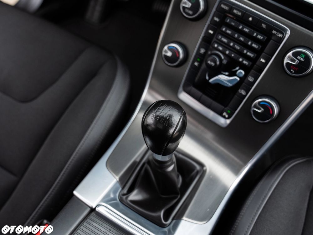 Volvo V60 D4 Momentum - 39