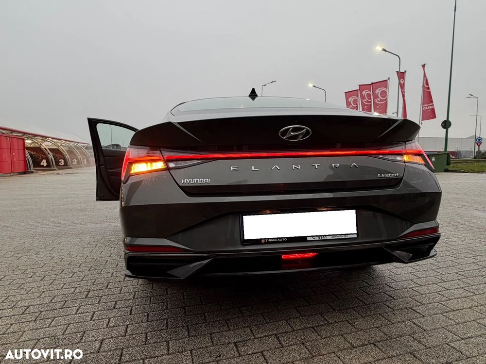 Hyundai Elantra 1.6 l 123 CP 6MT Highway - 5