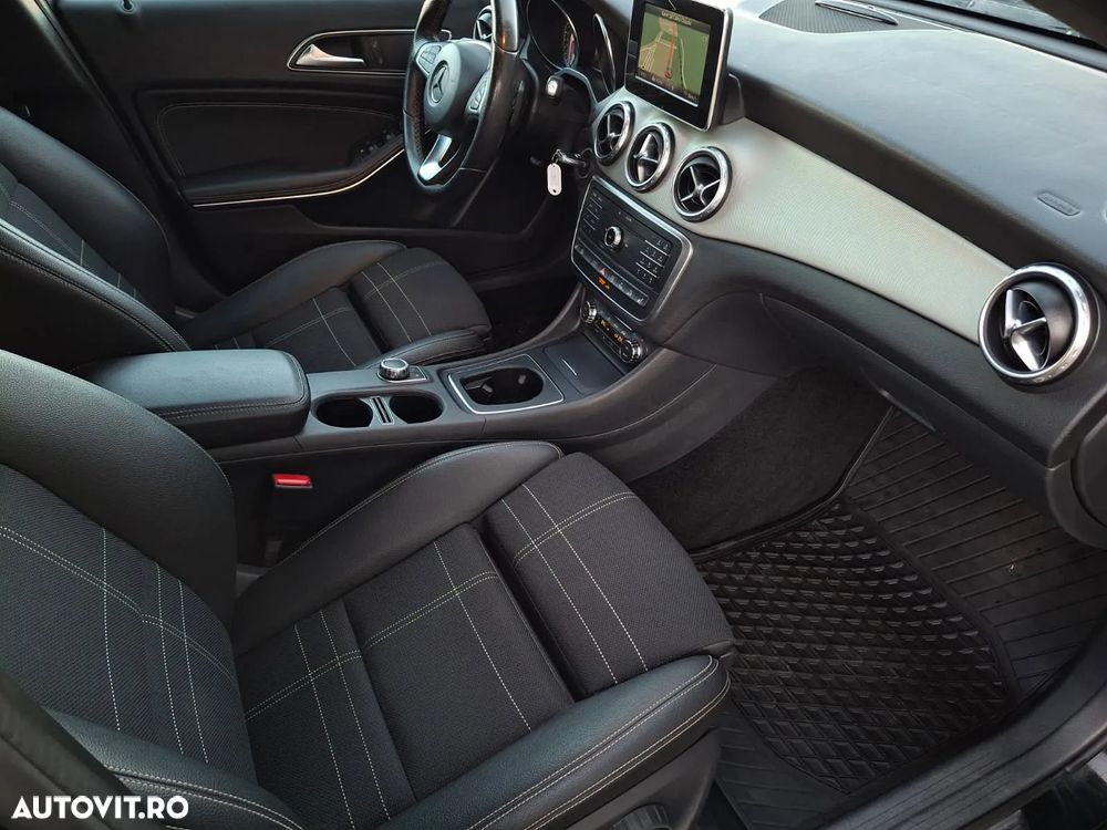 Mercedes-Benz GLA 220 d 4Matic 7G-DCT - 11