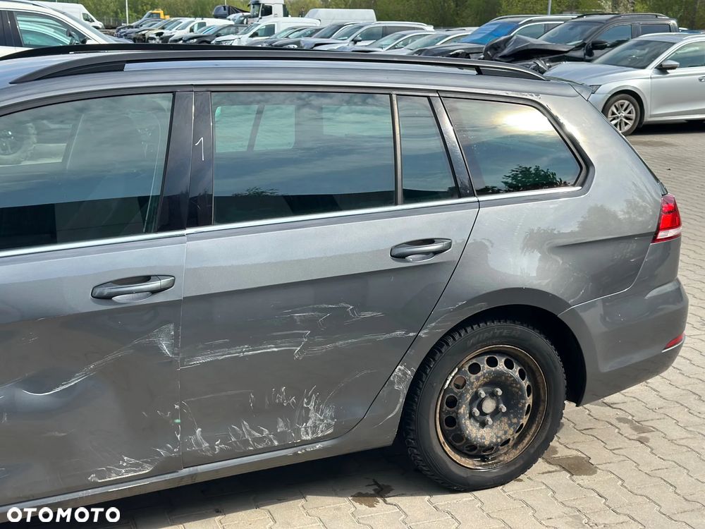 Volkswagen Golf - 5