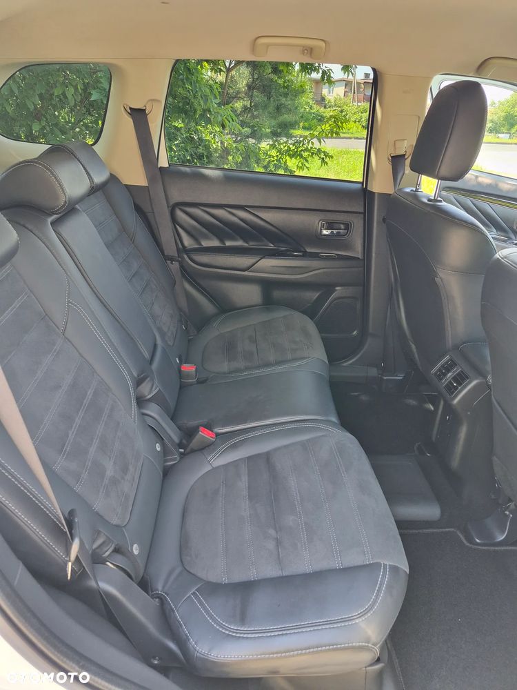 Mitsubishi Outlander - 16