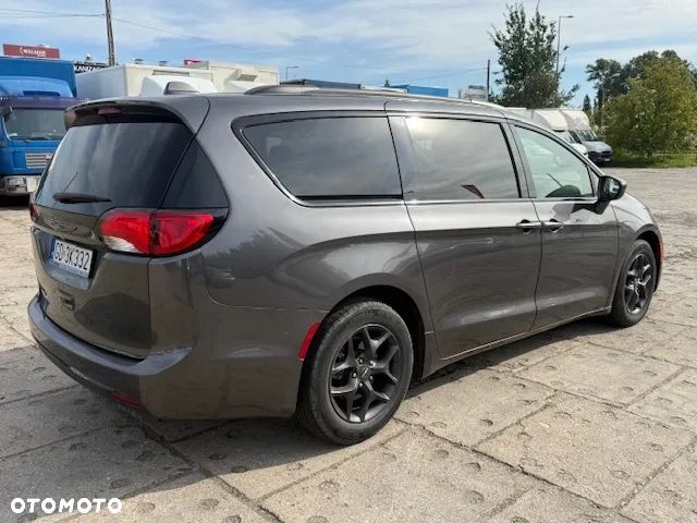 Chrysler Pacifica - 4