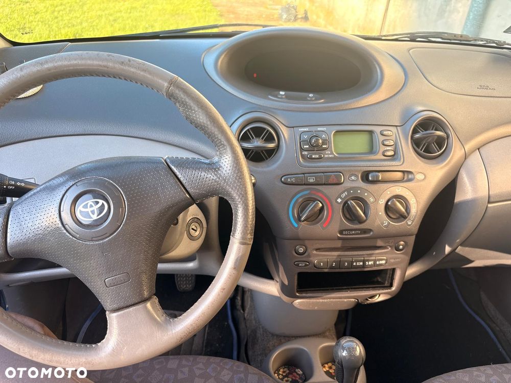 Toyota Yaris - 12