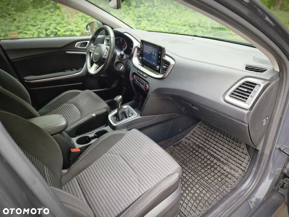 Kia Ceed 1.5 T-GDI M - 27