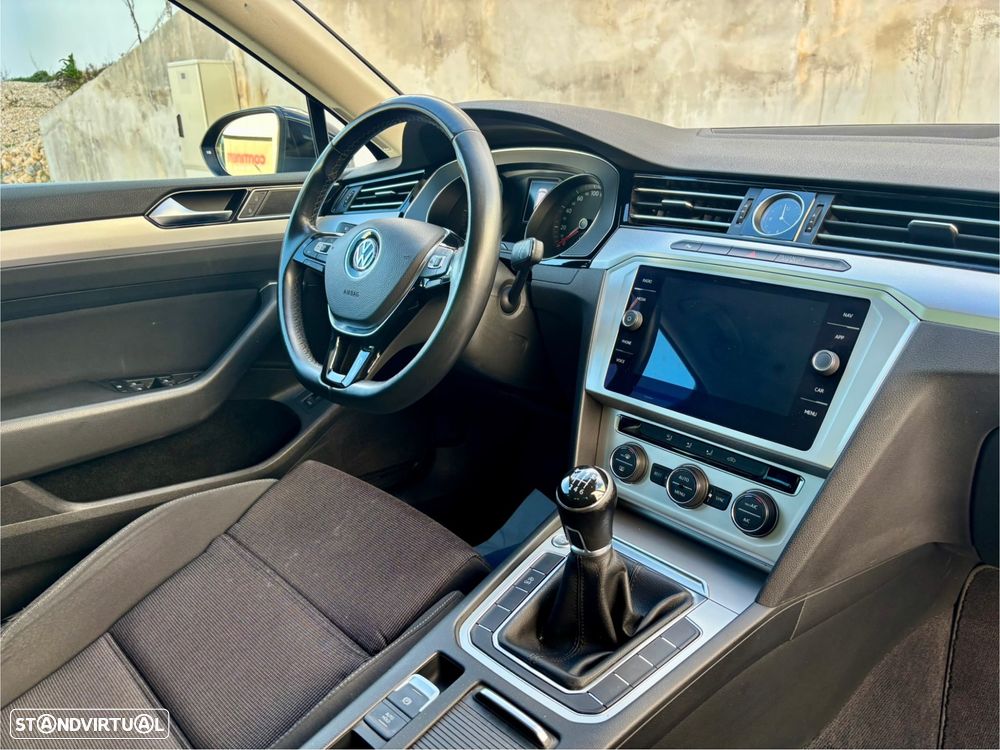 VW Passat Variant 1.6 TDI Highline - 25