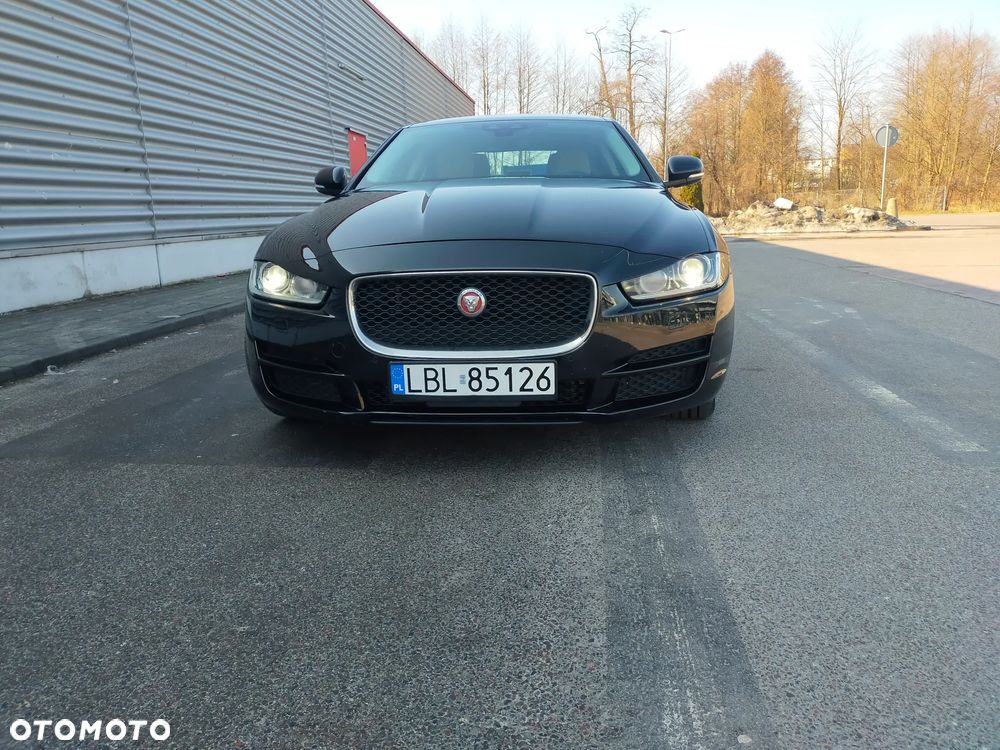 Jaguar XE 2.0 T Prestige - 2