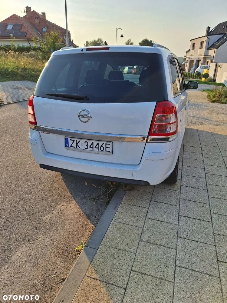 Opel Zafira - 10