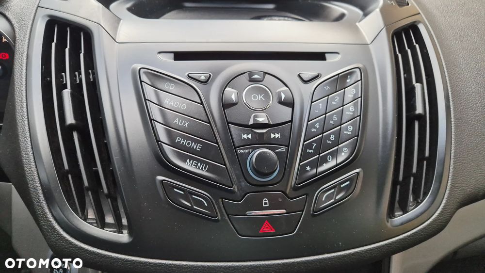Ford Kuga 1.6 EcoBoost 2x4 Titanium - 24