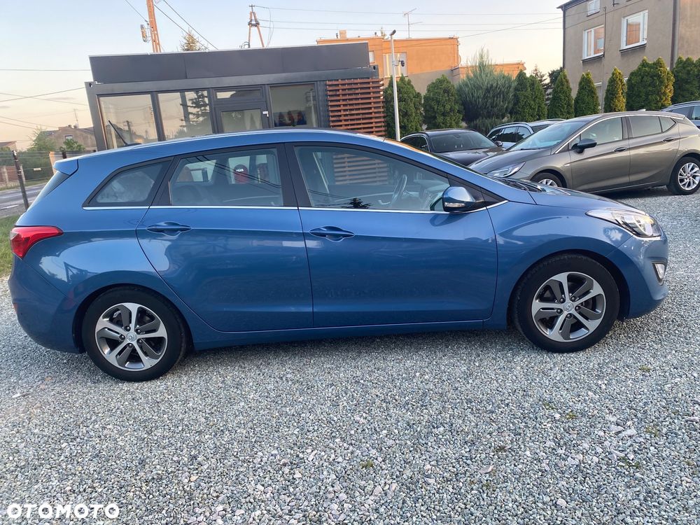 Hyundai i30 blue Kombi 1.4 YES Gold - 15