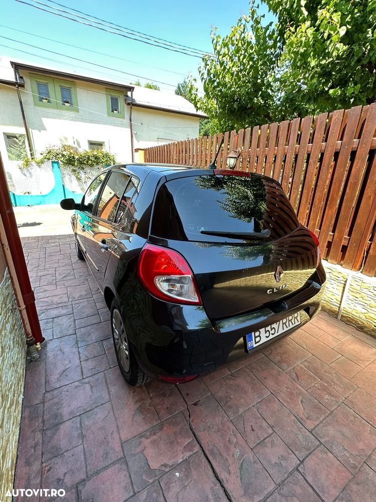 Renault Clio - 2
