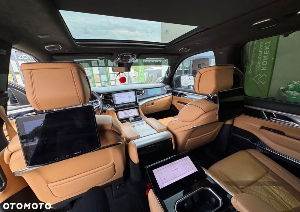 Jeep Grand Wagoneer - 10