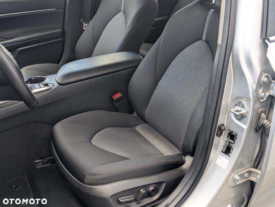 Toyota Camry - 22