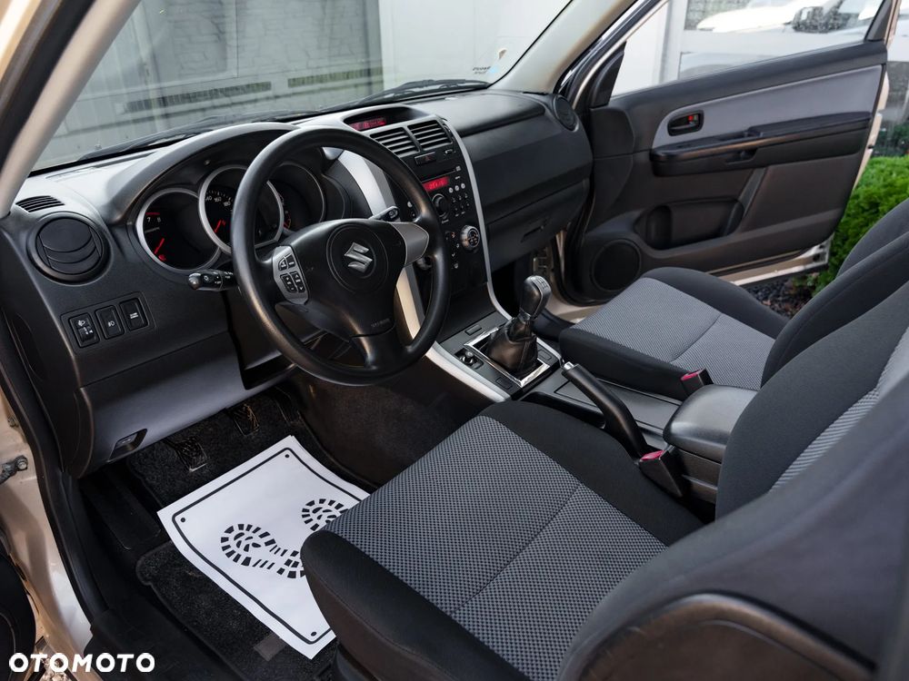 Suzuki Grand Vitara 1.6 Club - 14