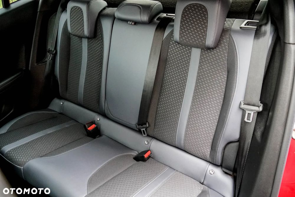 Peugeot 2008 1.5 BlueHDi Allure S&S EAT8 - 32