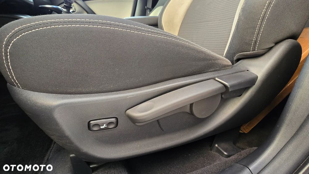 Toyota Avensis 2.0 D-4D Premium - 16