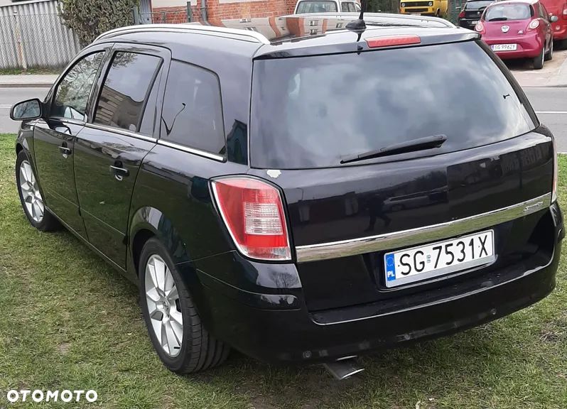 Opel Astra 1.6 Turbo Cosmo - 4