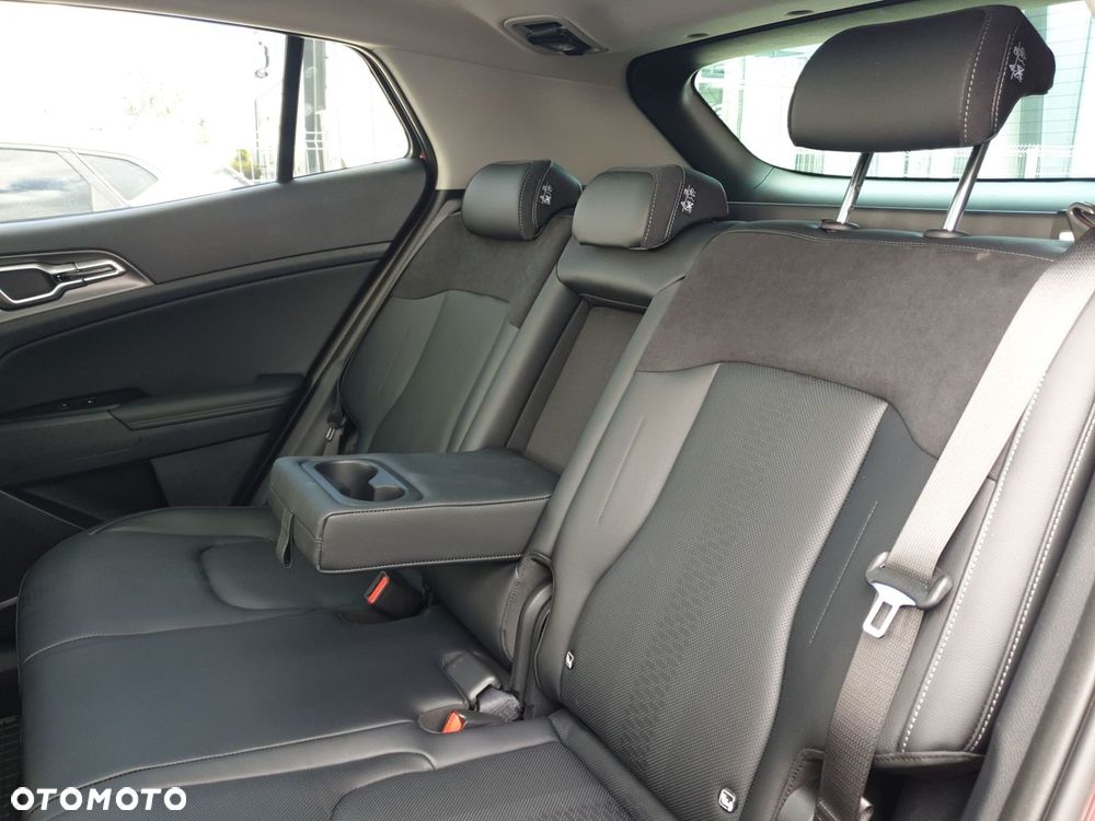 Kia Sportage 1.6 T-GDI HEV Business Line 4WD - 26