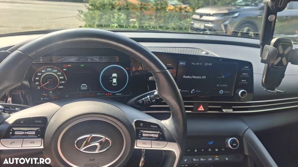 Hyundai Elantra - 4