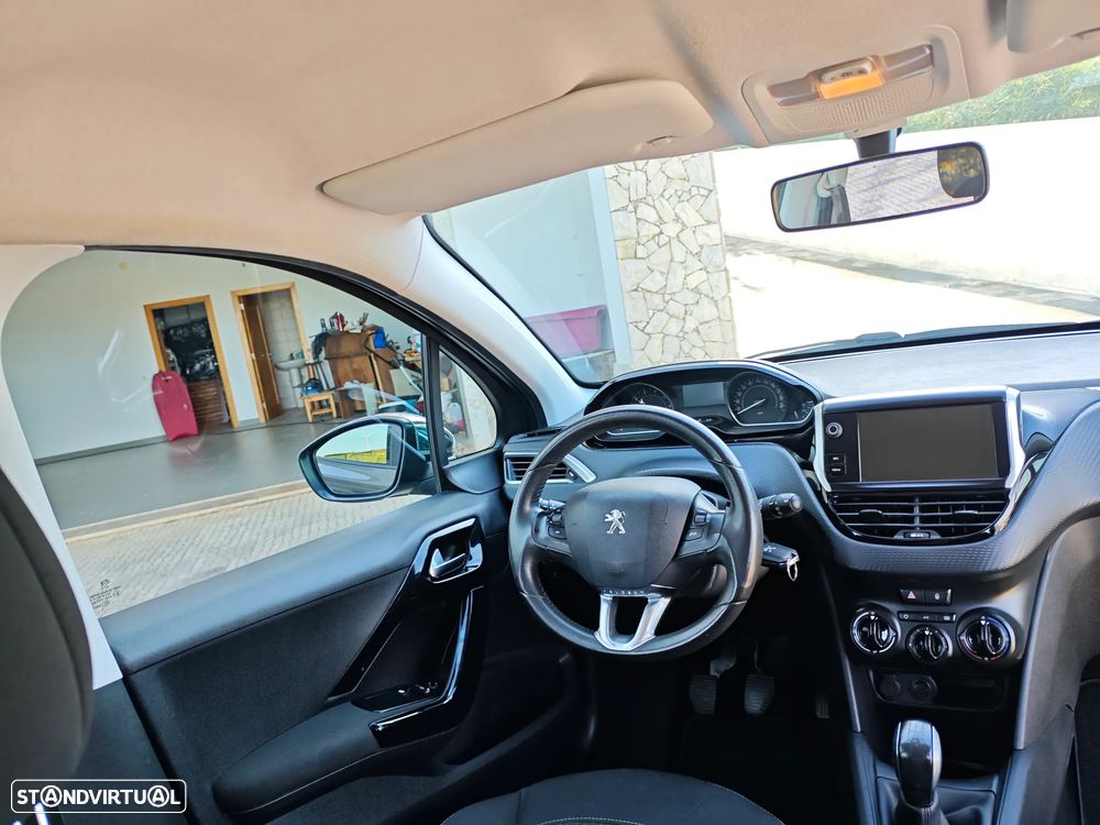 Peugeot 208 PureTech 82 Style - 24