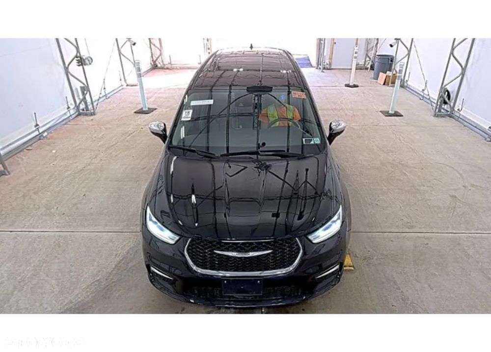 Chrysler Pacifica - 3