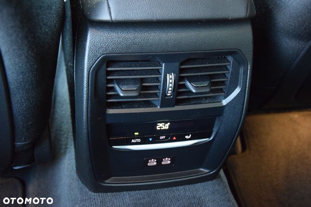 BMW Seria 3 318d Edition M Sport Shadow - 16