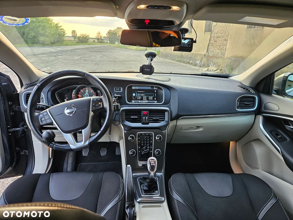 Volvo V40 D2 - 36