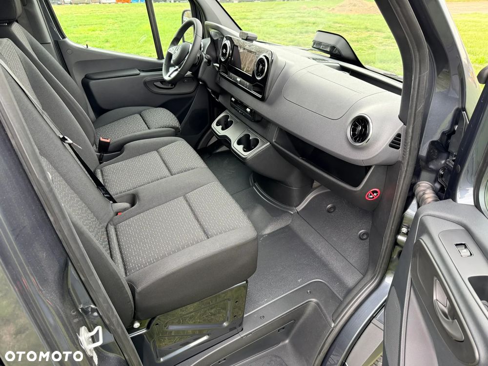 Mercedes-Benz Sprinter - 14