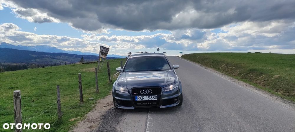 Audi RS4 Limousine - 8