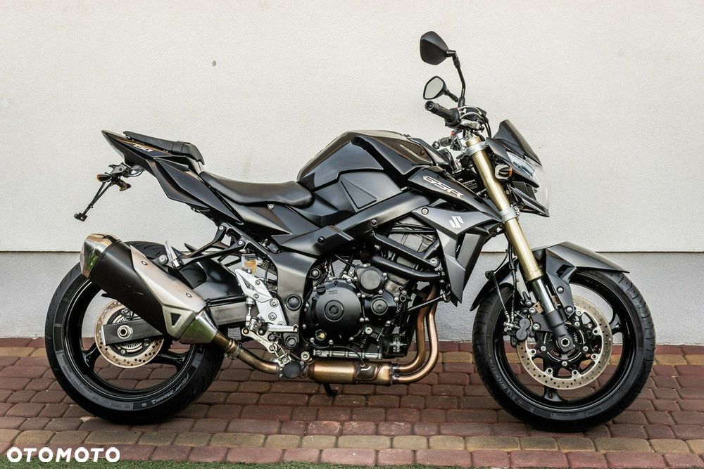 Suzuki GSR - 2