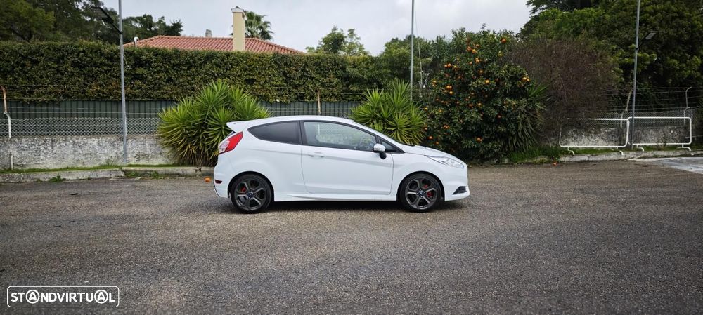 Ford Fiesta 1.6 T ST - 17