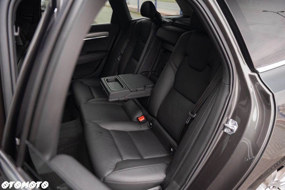 Volvo V90 D3 Geartronic Momentum Pro - 35