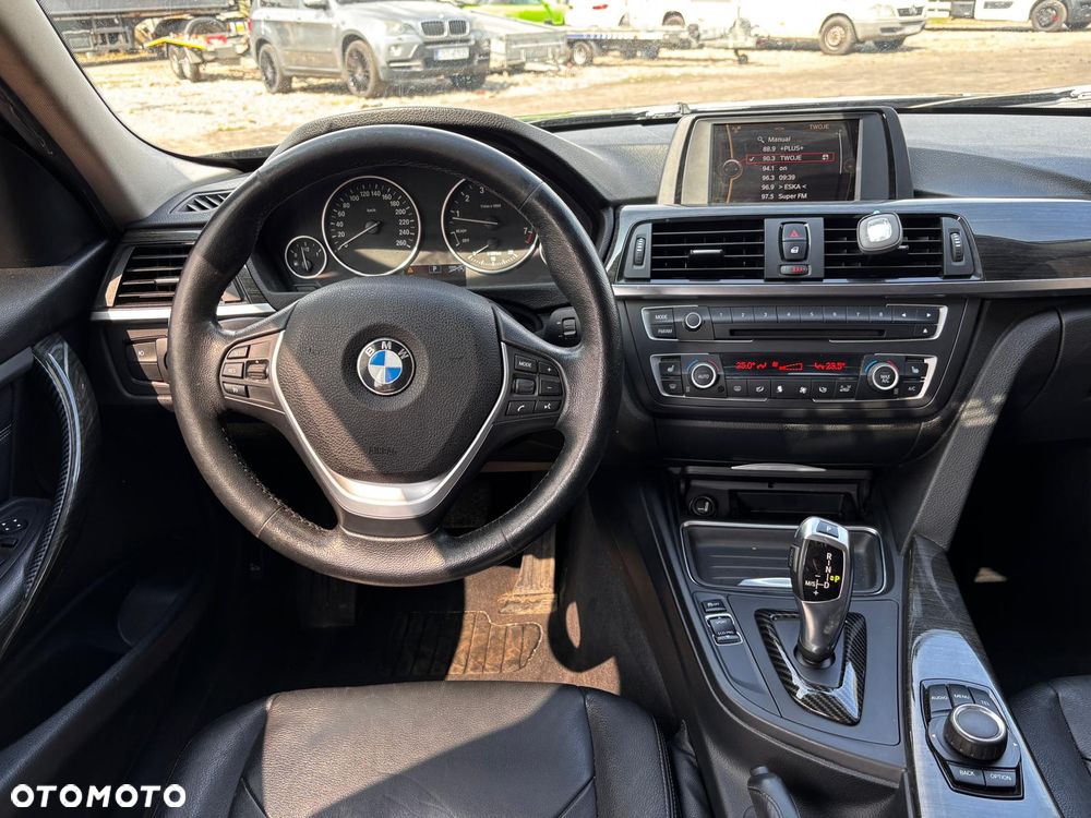 BMW Seria 3 320i xDrive Sport Line - 10