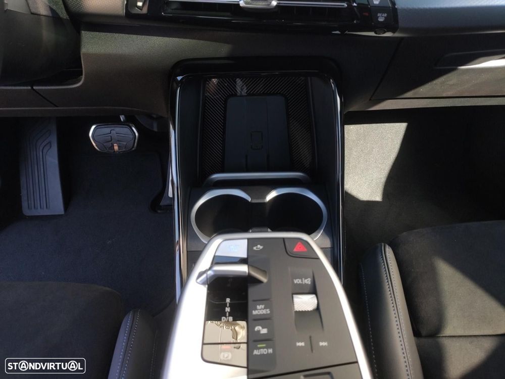 BMW iX2 eDrive20 Pack Desportivo M - 13