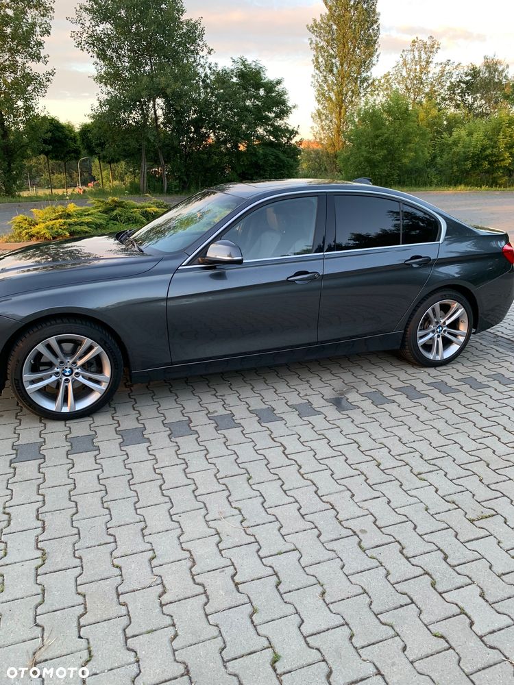 BMW Seria 3 330i GPF xDrive Sport Line Sport - 19