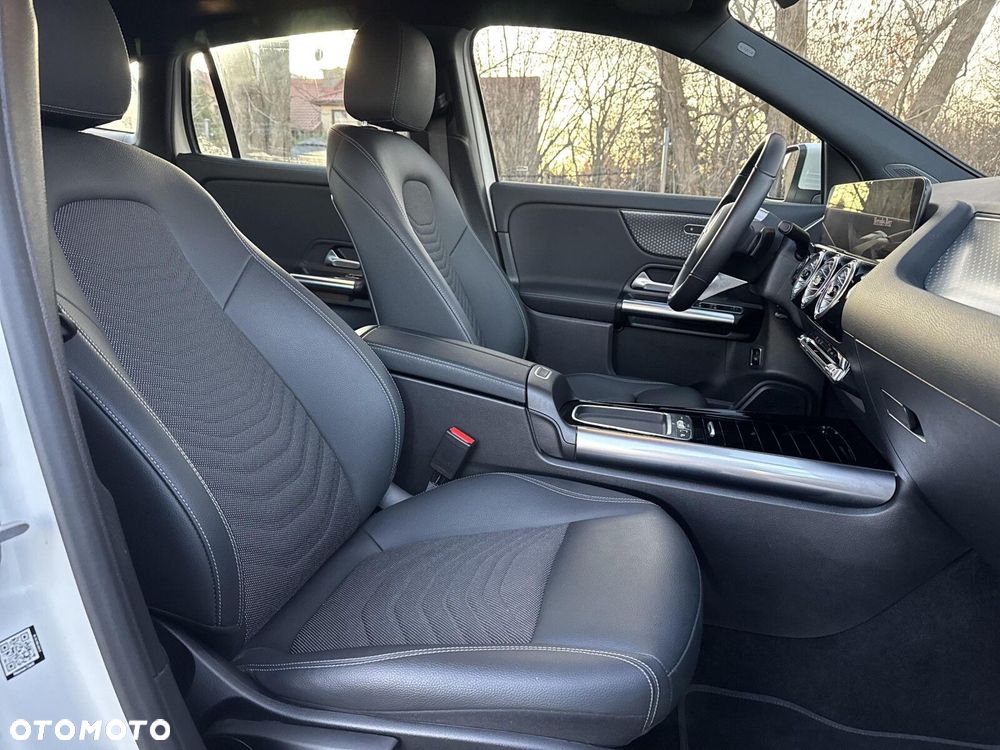 Mercedes-Benz GLA - 13
