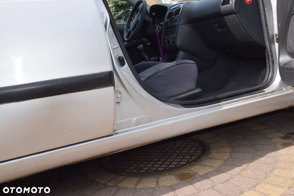 Toyota Avensis 1.6 VVT-i Terra - 23