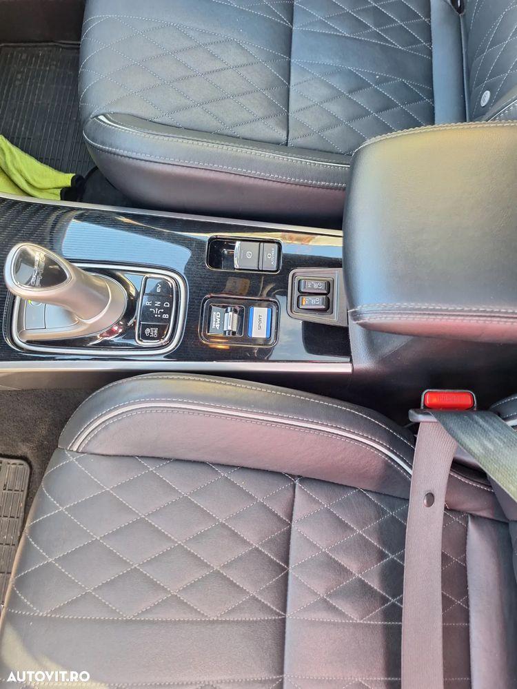 Mitsubishi Outlander PHEV 2.4 L 4X4 Instyle+ - 20